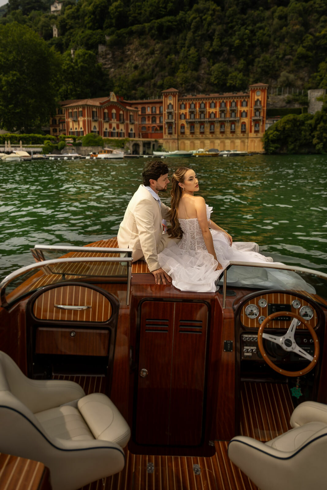 Foto Carol e Luan | Sessão de fotos de casal no Lago Como, Itália Foto Carol e Luan | Uma Sessão de Casal no Lago Como, Itália - Imagem 4