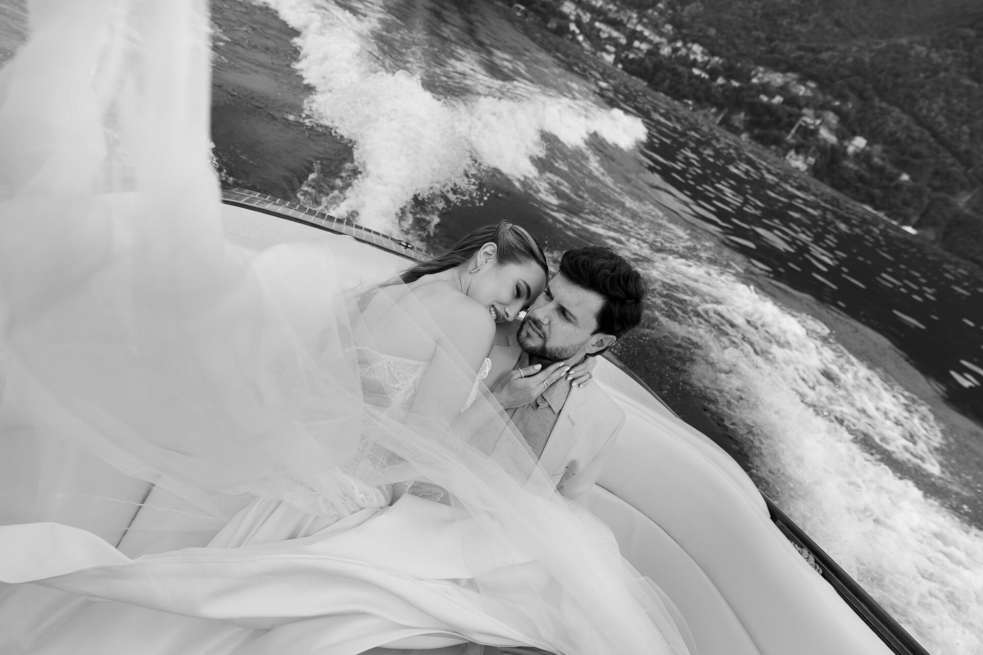 Foto Carol & Luan | A Couple Session at Lake Como, Italy Foto Carol e Luan | Uma Sessão de Casal no Lago Como, Itália - Imagem 45