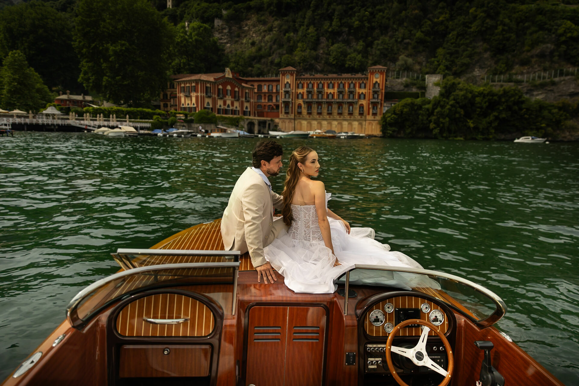 Foto Carol e Luan | Sessão de fotos de casal no Lago Como, Itália Foto Carol e Luan | Uma Sessão de Casal no Lago Como, Itália - Imagem 2