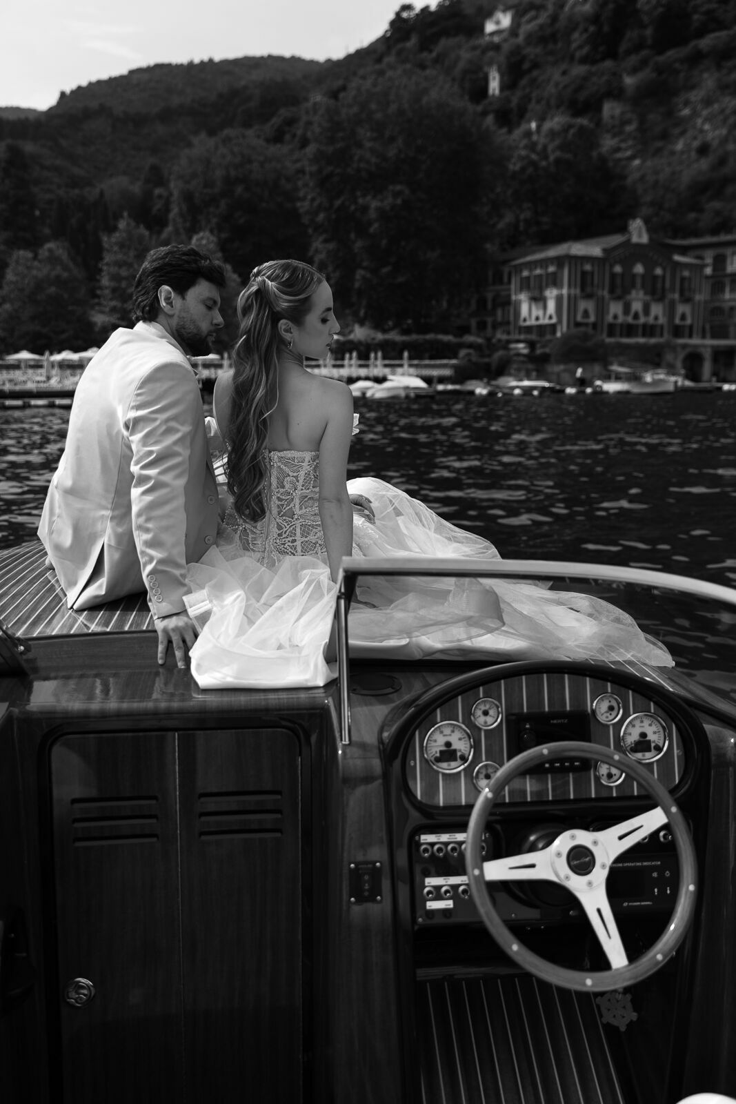 Foto Carol e Luan | Sessão de fotos de casal no Lago Como, Itália Foto Carol e Luan | Uma Sessão de Casal no Lago Como, Itália - Imagem 1