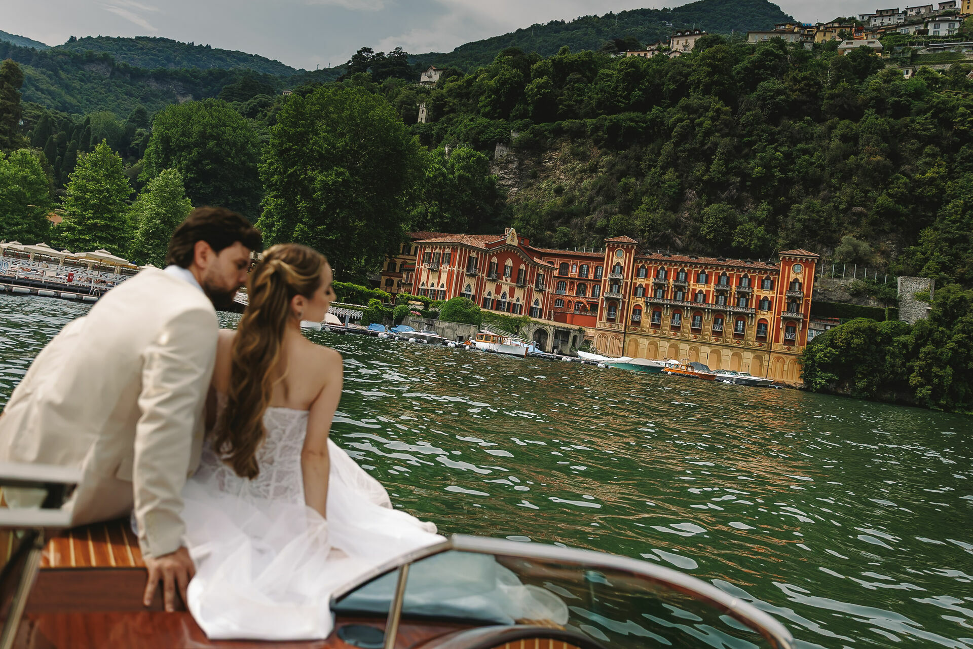 Foto Carol e Luan | Sessão de fotos de casal no Lago Como, Itália Foto Carol e Luan | Uma Sessão de Casal no Lago Como, Itália - Imagem 0
